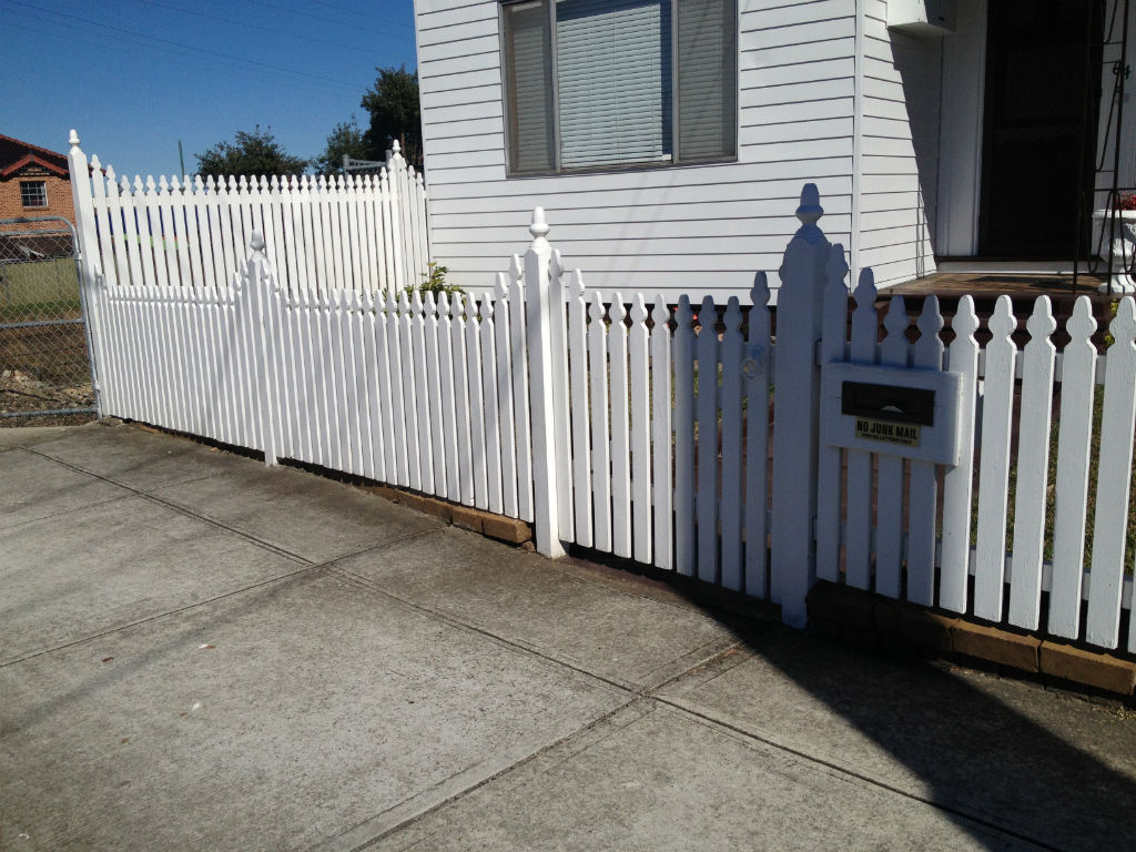 H3 Primed Pine Fence Pickets 70 x 19 x1200mm Acorn Top (pack of 12)